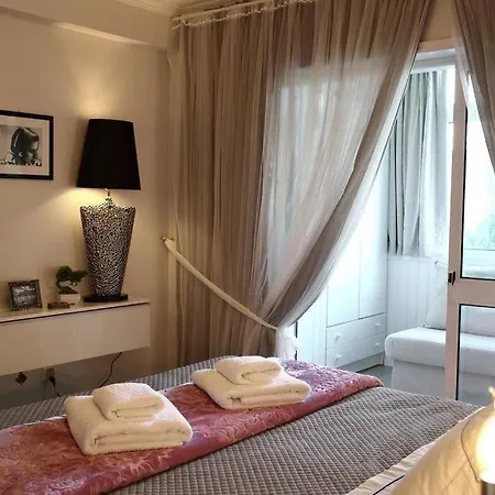 Апартаменты Romantic Getaway